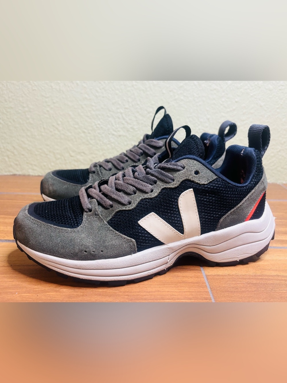 Veja VENTURI B-MESH BLACK OLIVE PIERRE SHOE SNEAKER TENNIS SHOE Size: 8
